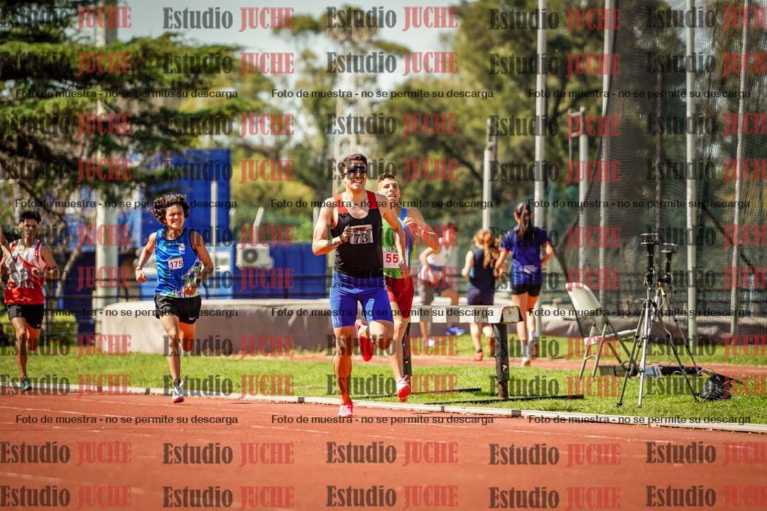 Fotos de los 800 m llanos de varones
