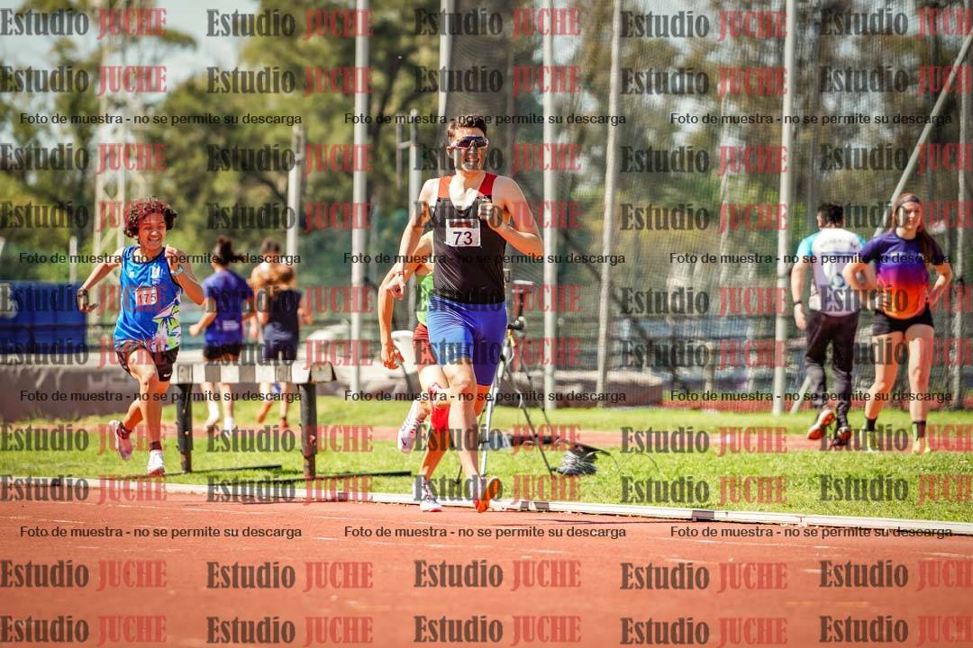 Fotos de los 800 m llanos de varones