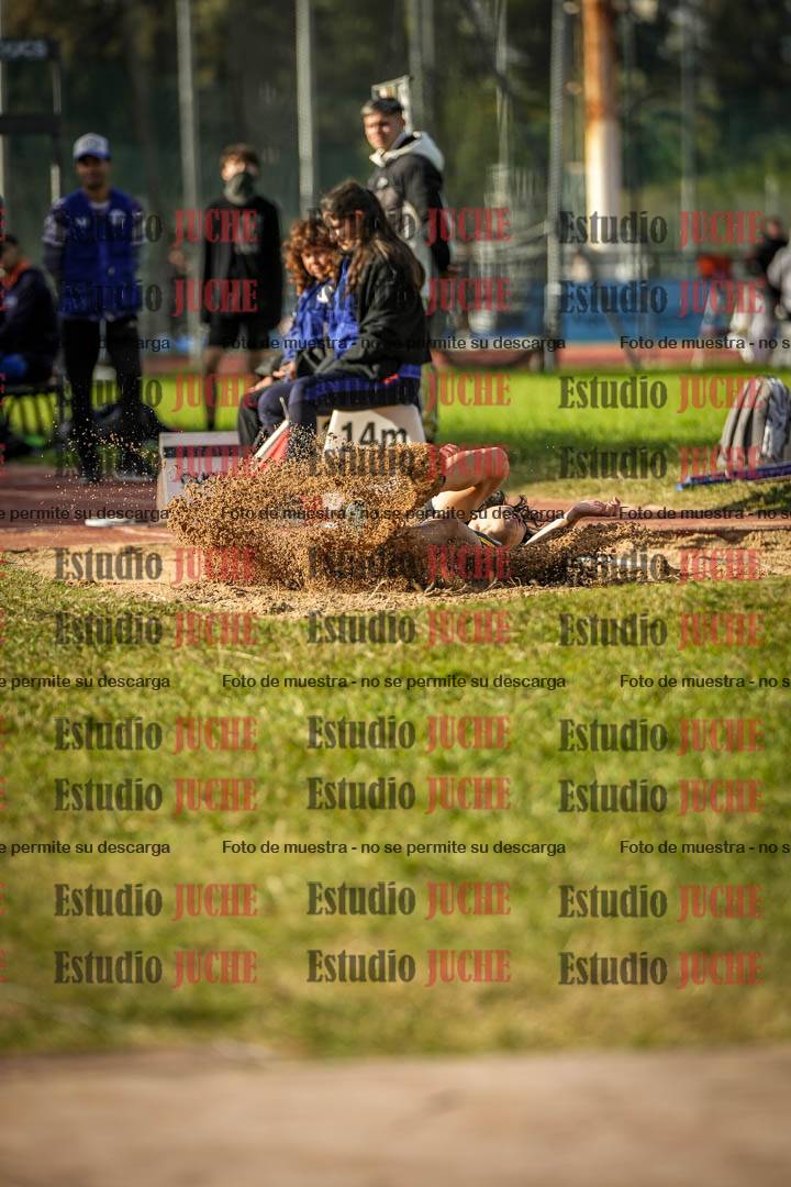 Fotos del salto en largo de varones