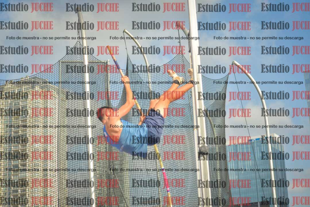 Fotos del salto con garrocha de varones - decatlón 8