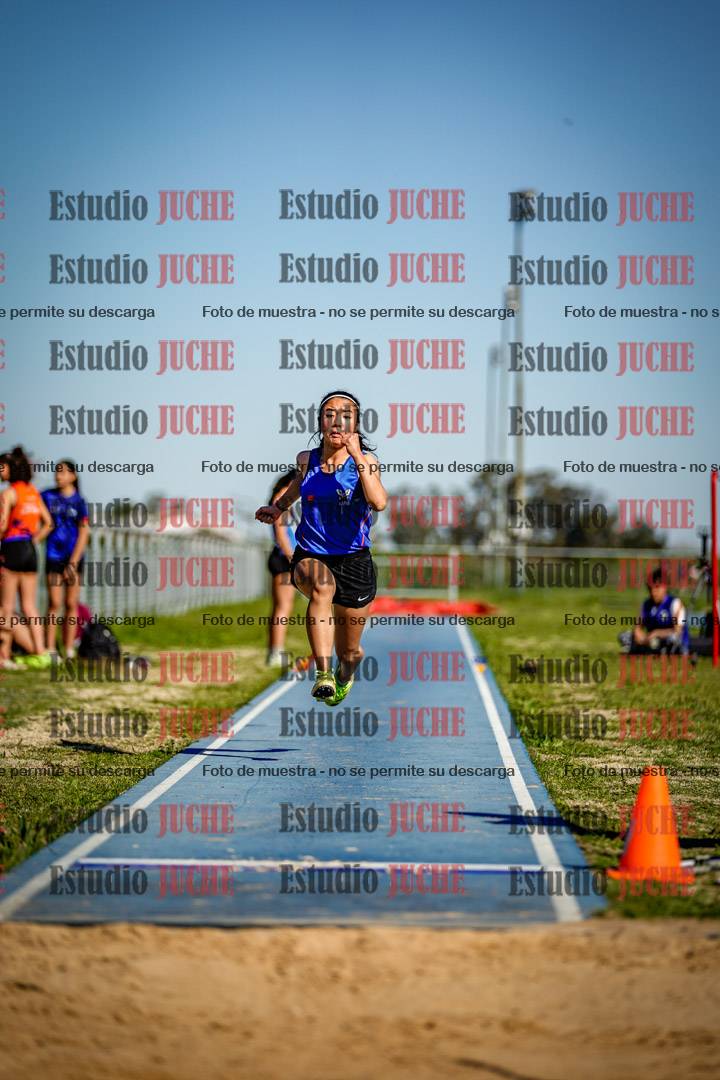 Fotos del salto en largo de mujeres