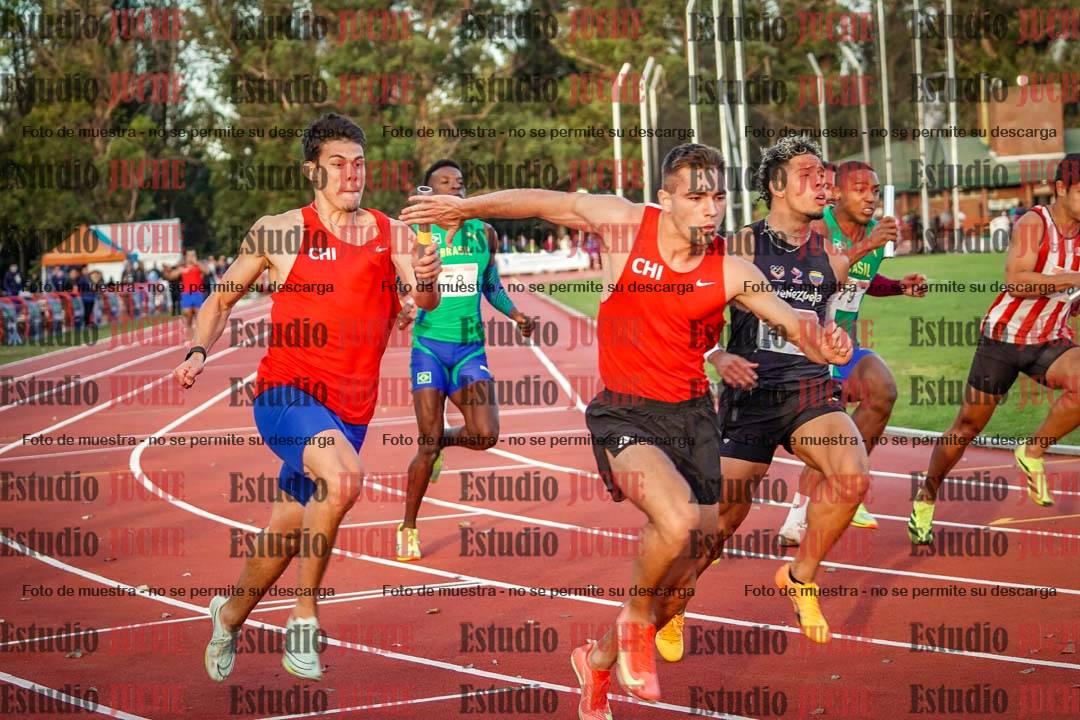 Fotos de las postas 4x100 m de varones - serie 2