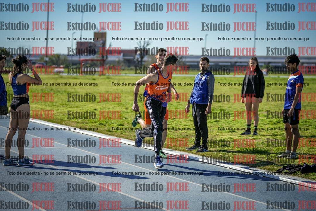 Fotos de las Postas 4x400 m de mujeres y varones