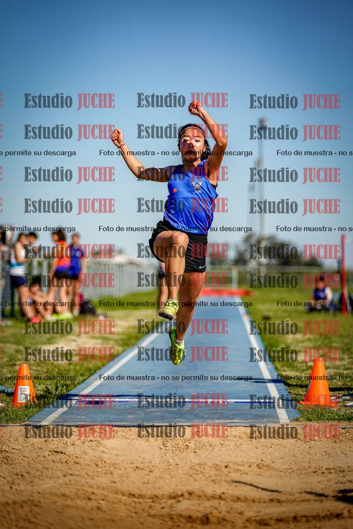 Fotos del salto en largo de mujeres