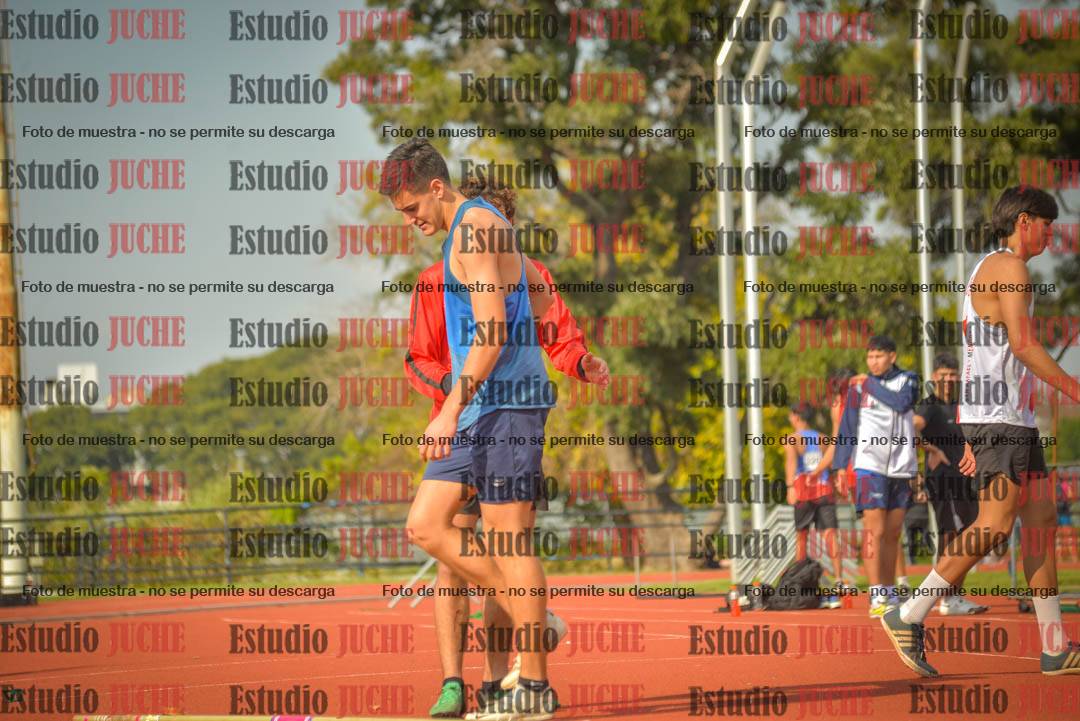 Fotos del salto con garrocha de varones - decatlón 8