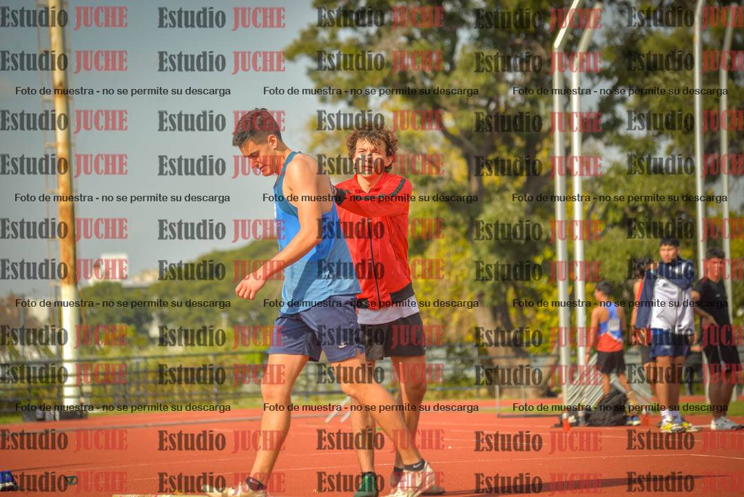 Fotos del salto con garrocha de varones - decatlón 8