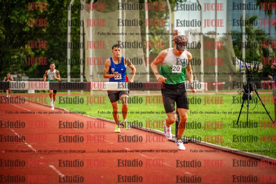 Fotos de los 3000 m con obstáculos de varones