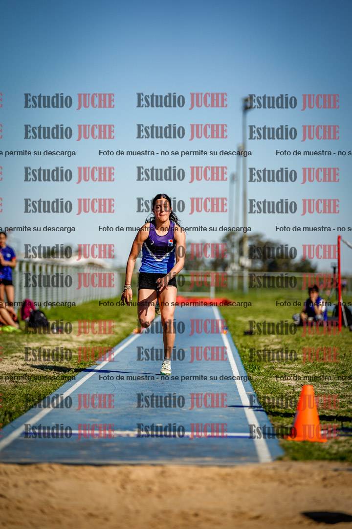 Fotos del salto en largo de mujeres