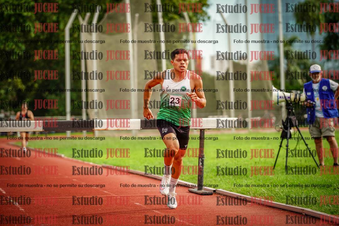 Fotos de los 3000 m con obstáculos de varones
