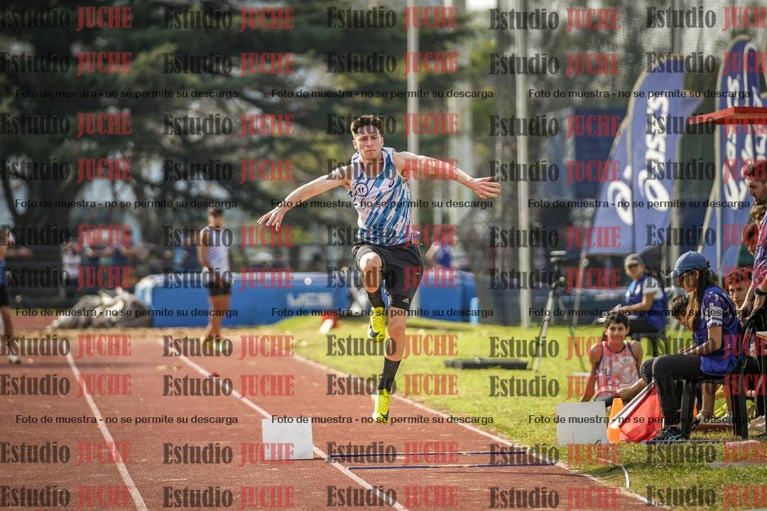 Fotos del salto en largo de varones