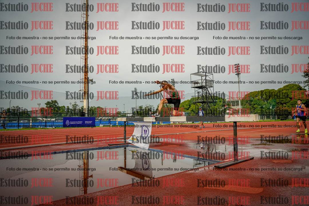 Fotos de los 3000 m con obstáculos de varones