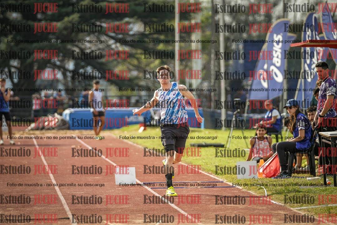 Fotos del salto en largo de varones