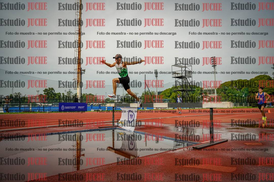 Fotos de los 3000 m con obstáculos de varones