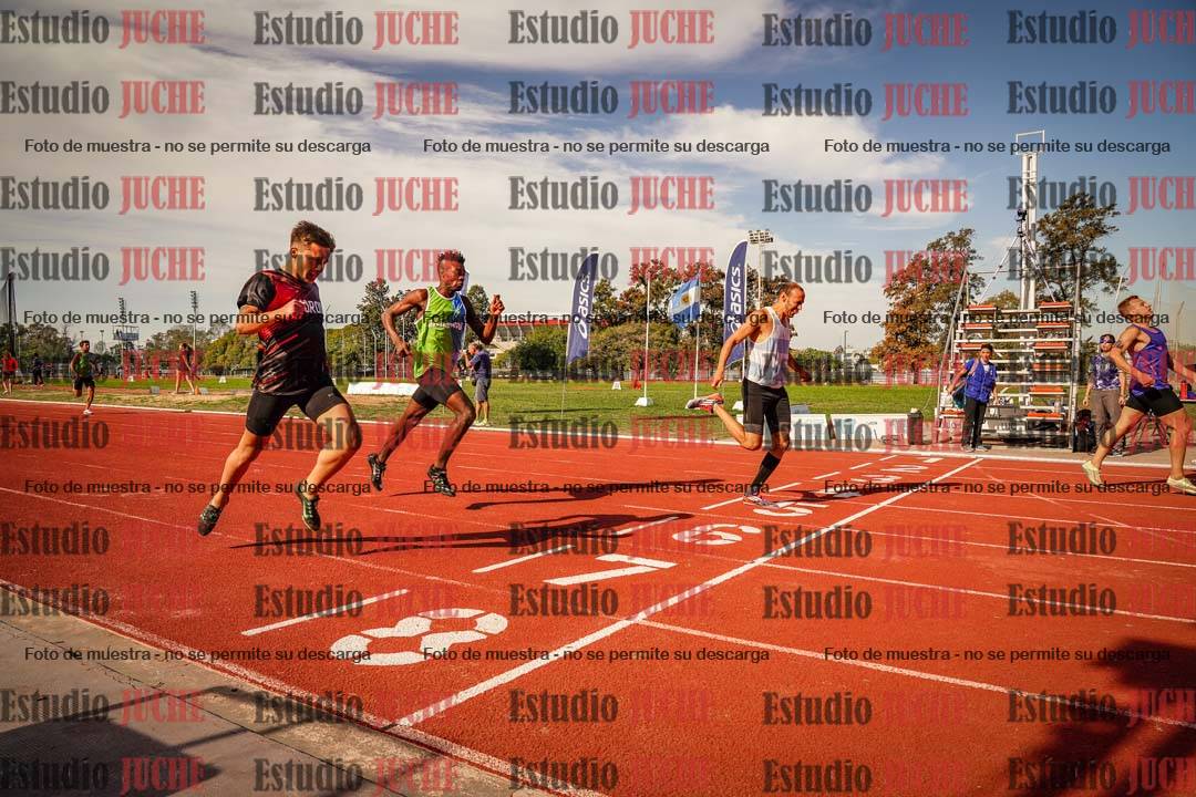 Fotos de los 400 m llanos de varones