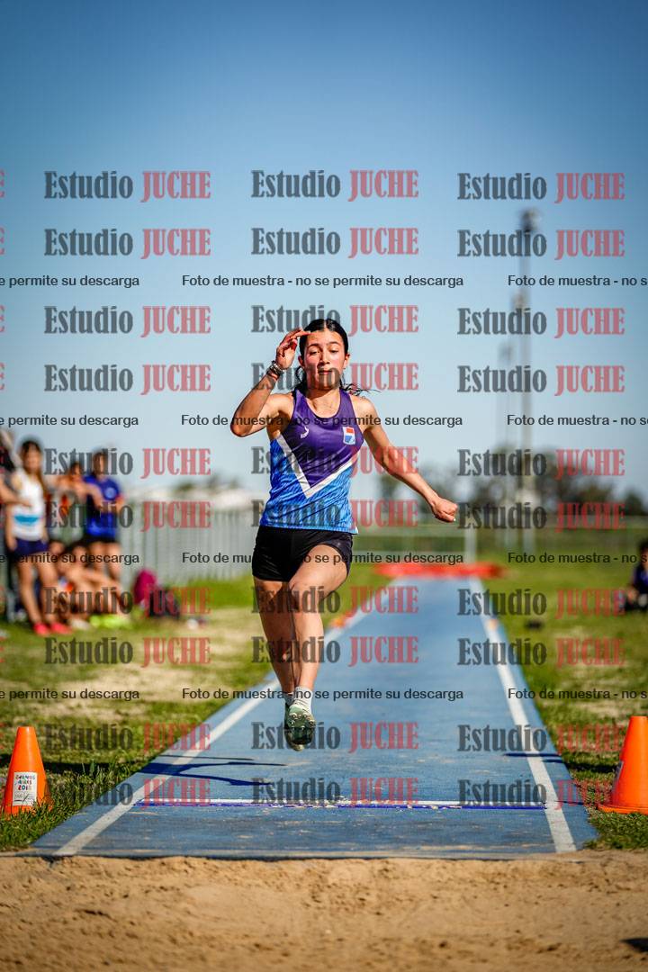 Fotos del salto en largo de mujeres
