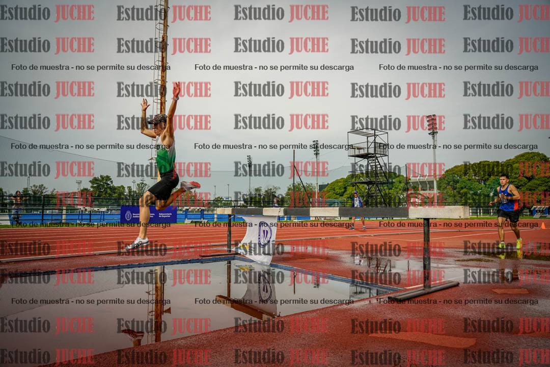 Fotos de los 3000 m con obstáculos de varones