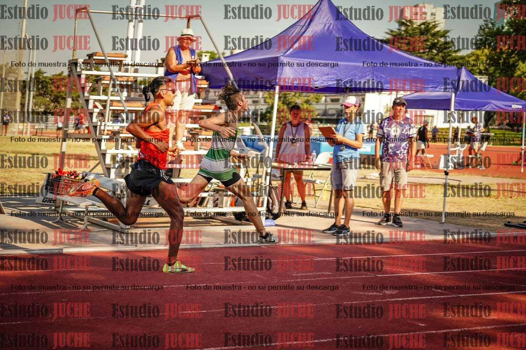 Fotos de los 800 m llanos de varones