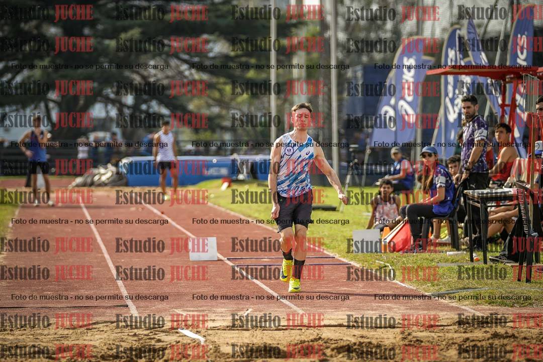 Fotos del salto en largo de varones