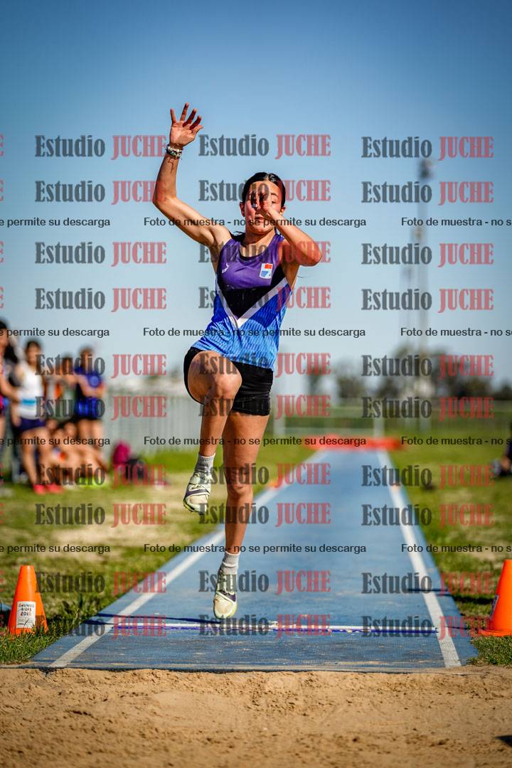 Fotos del salto en largo de mujeres