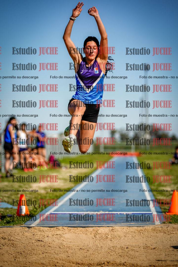 Fotos del salto en largo de mujeres