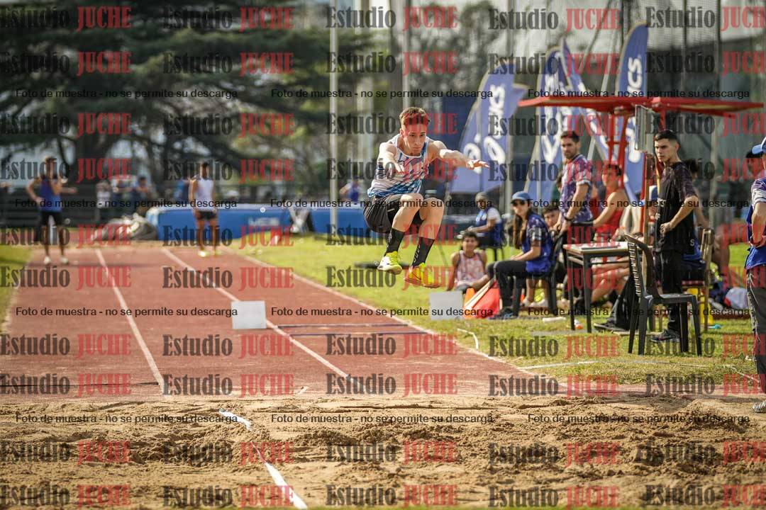 Fotos del salto en largo de varones