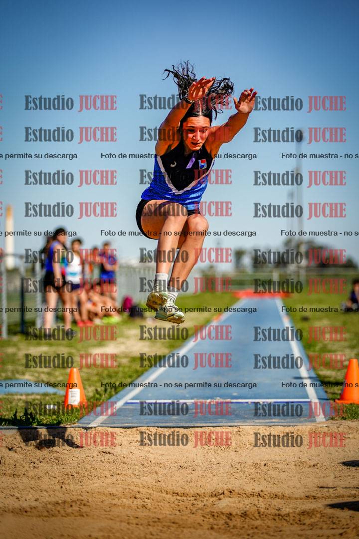 Fotos del salto en largo de mujeres