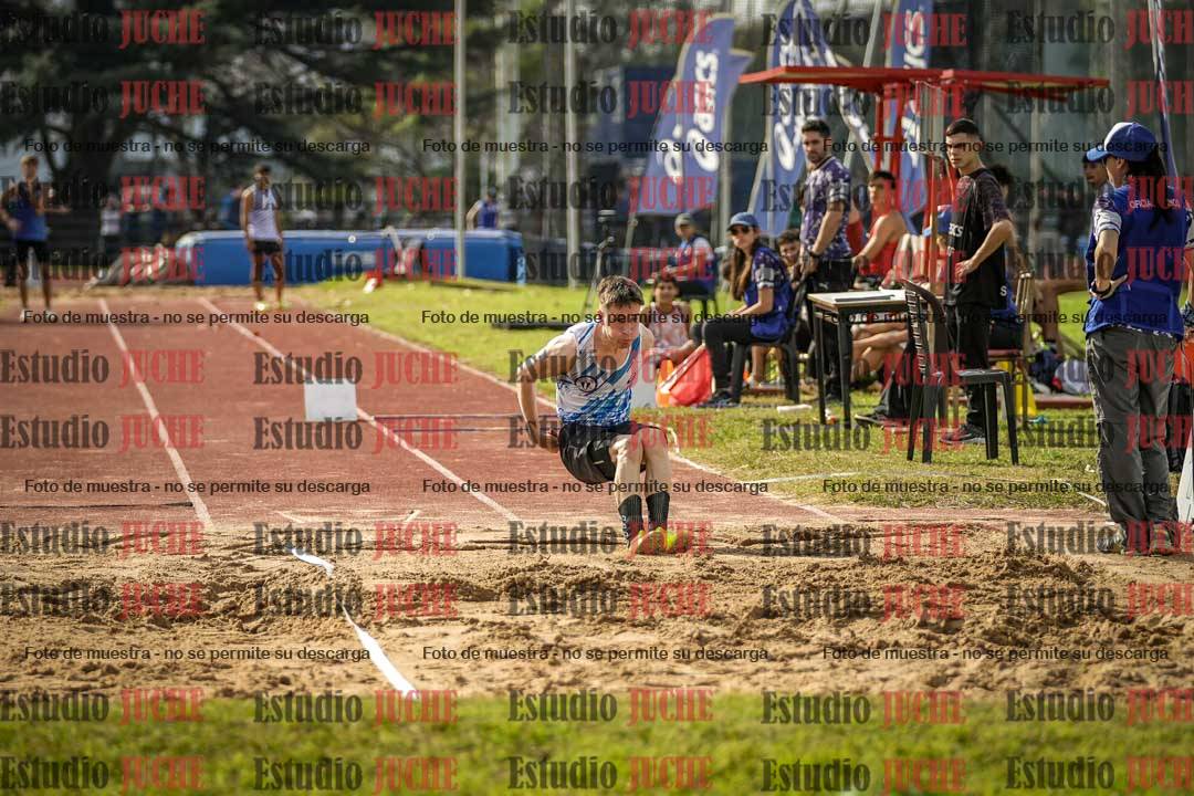 Fotos del salto en largo de varones