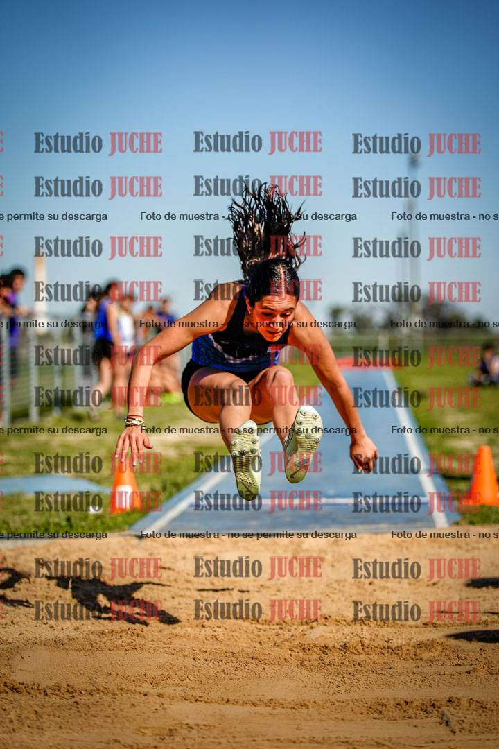 Fotos del salto en largo de mujeres