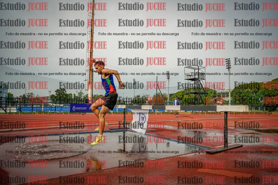 Fotos de los 3000 m con obstáculos de varones
