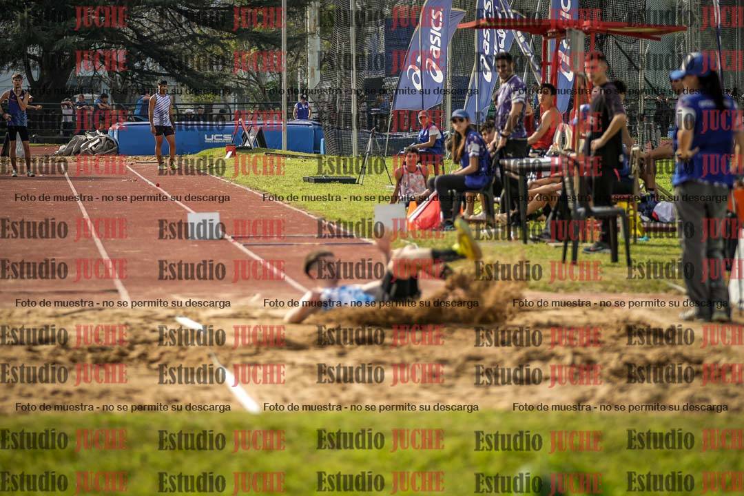 Fotos del salto en largo de varones