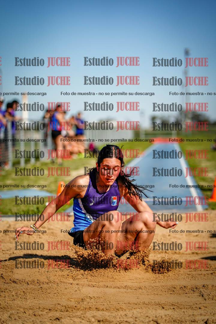 Fotos del salto en largo de mujeres