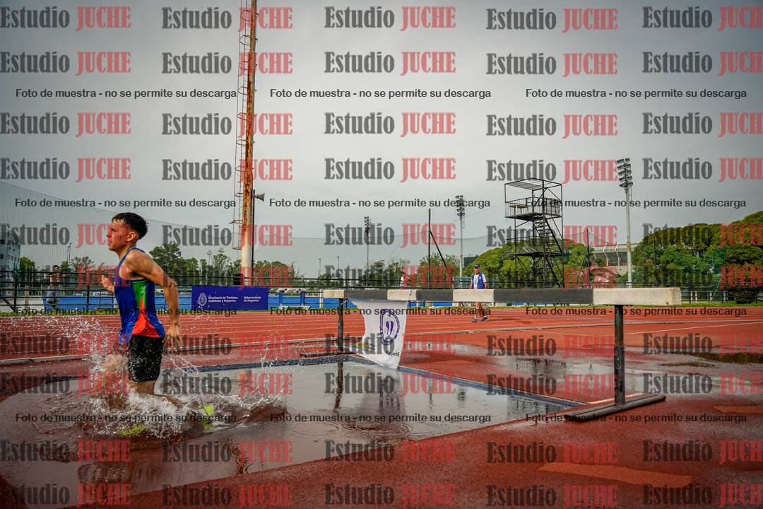 Fotos de los 3000 m con obstáculos de varones