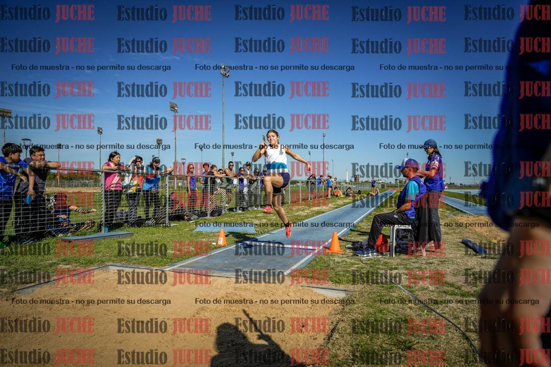 Fotos del salto en largo de mujeres