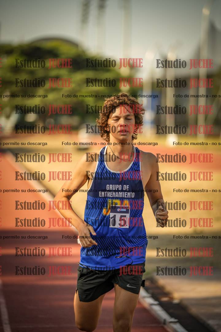 Fotos de los 800 m llanos de varones