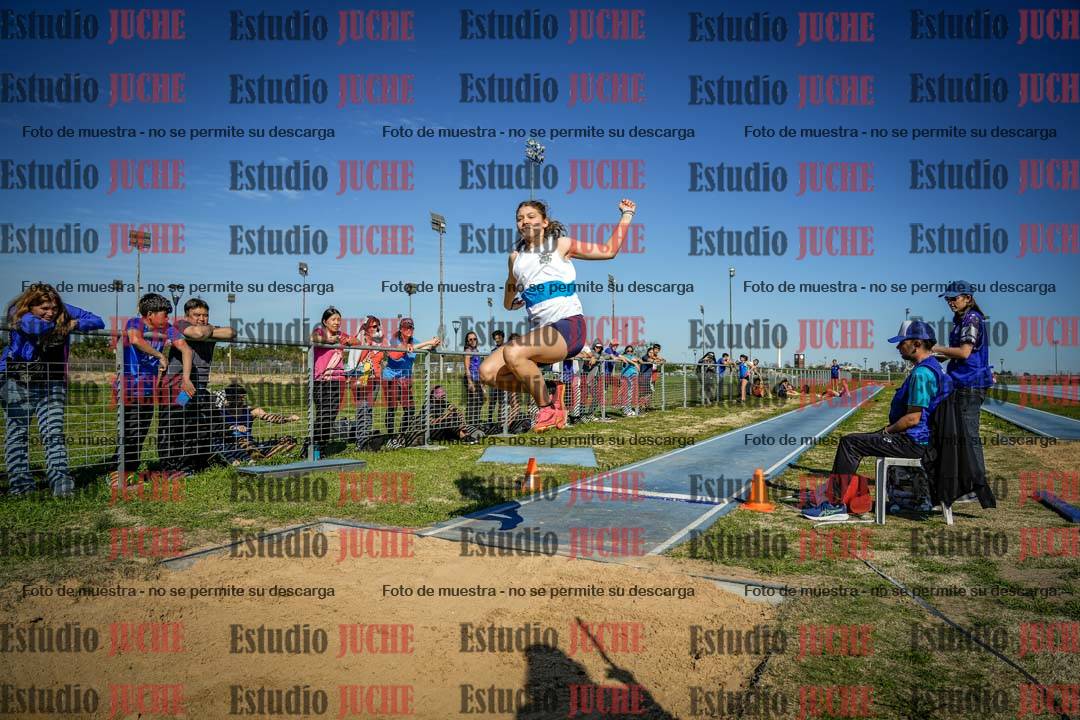 Fotos del salto en largo de mujeres