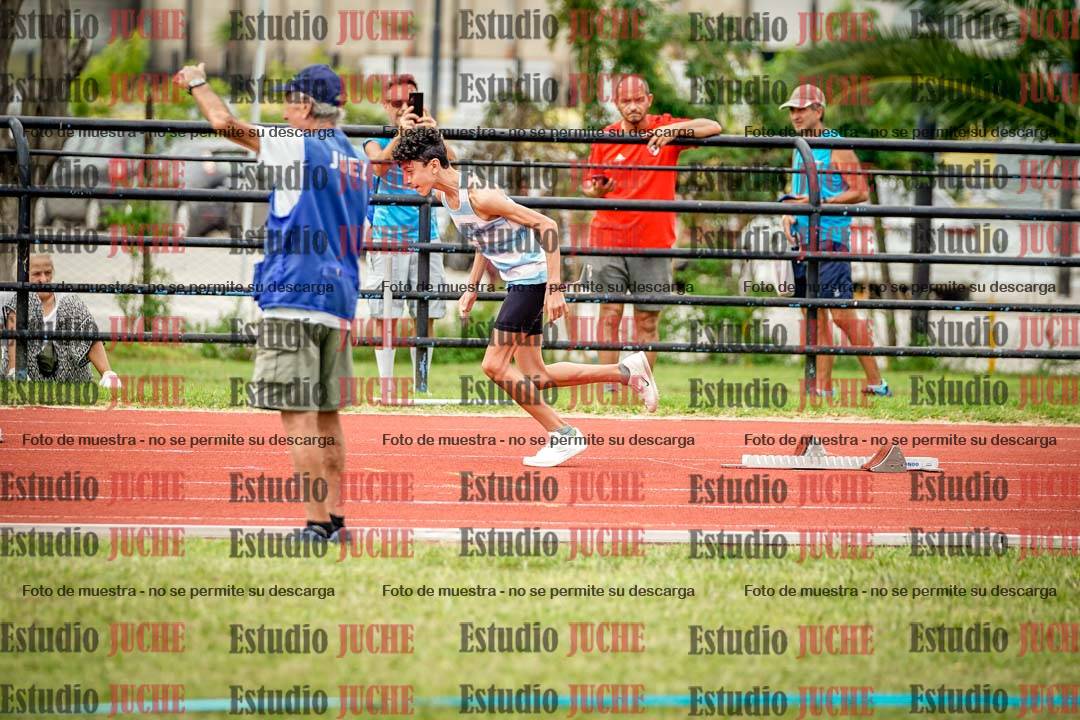 Fotos de los 295 m con vallas de varones