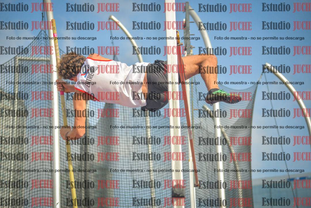 Fotos del salto con garrocha de varones - decatlón 8