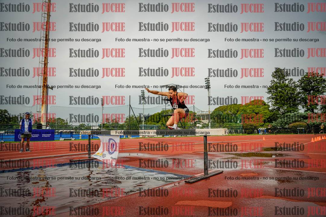 Fotos de los 3000 m con obstáculos de varones