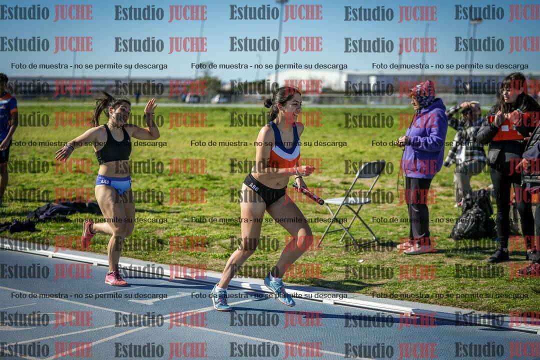 Fotos de las Postas 4x400 m de mujeres y varones