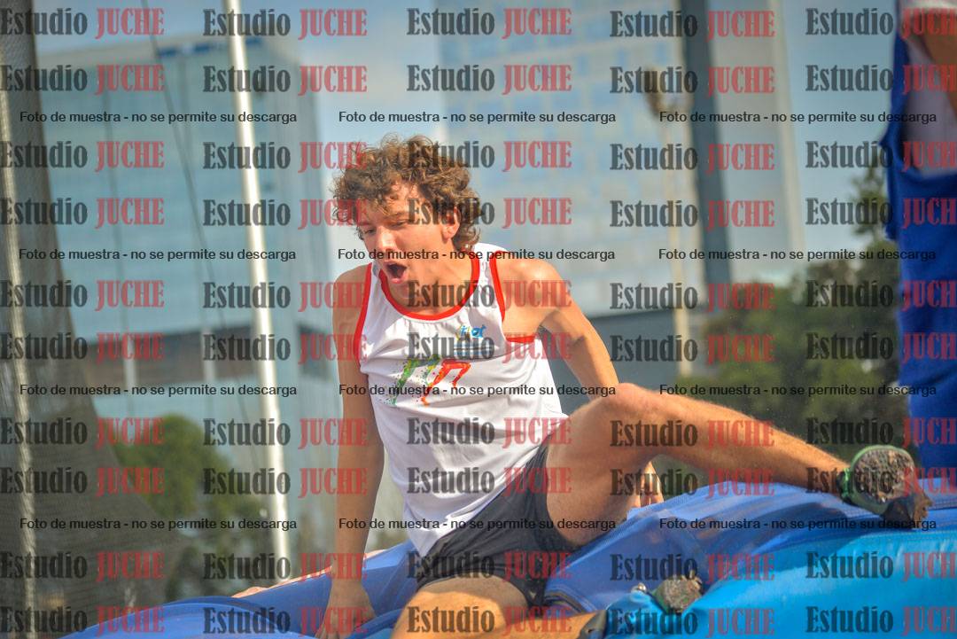 Fotos del salto con garrocha de varones - decatlón 8