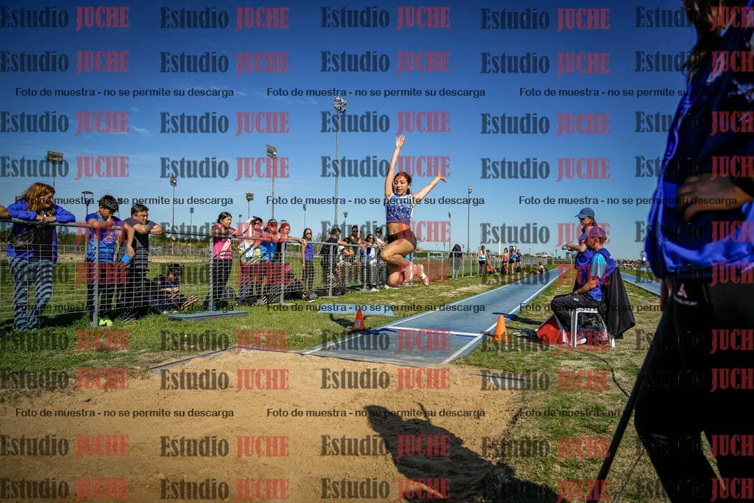 Fotos del salto en largo de mujeres