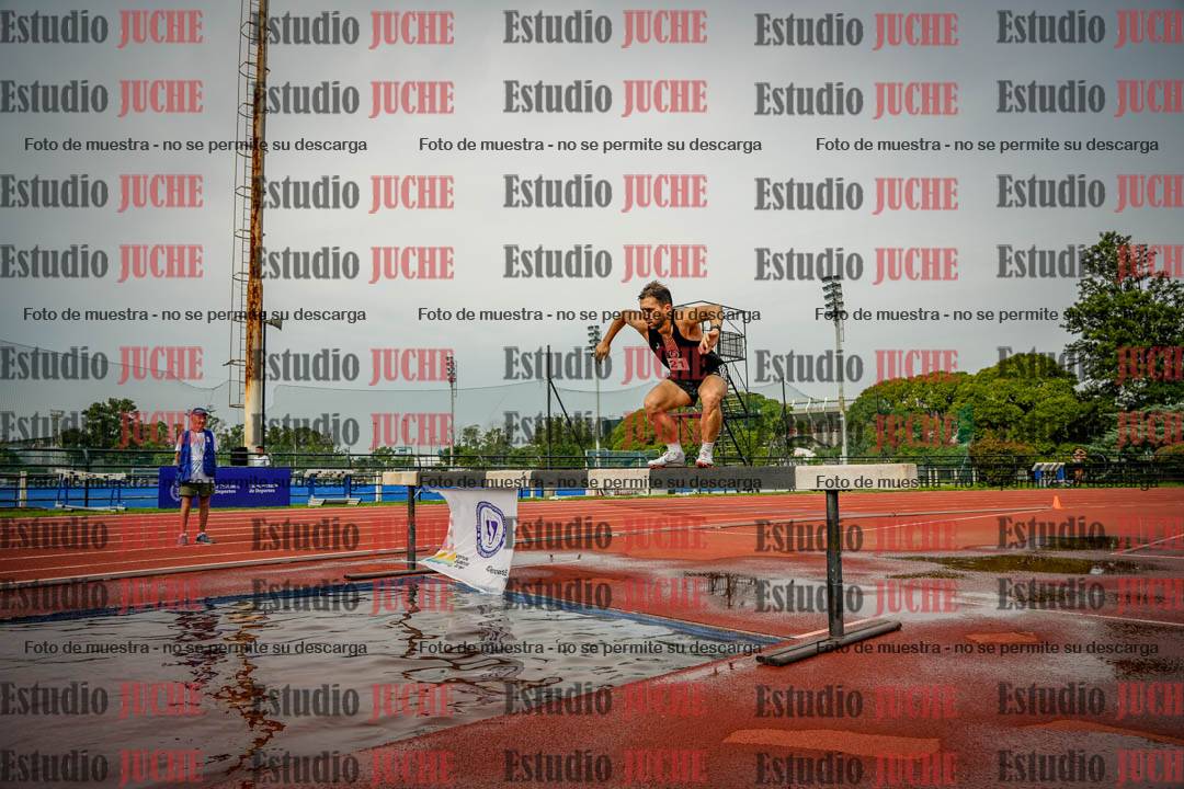Fotos de los 3000 m con obstáculos de varones