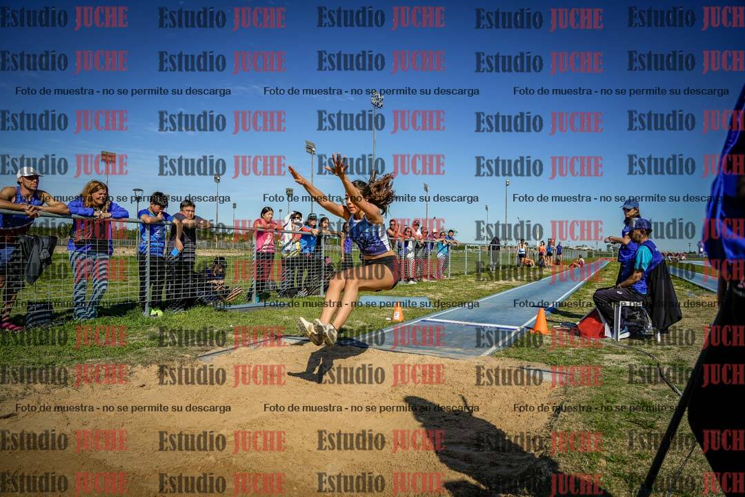 Fotos del salto en largo de mujeres
