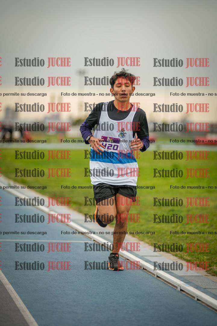 Fotos de los 3000 m llanos de varones - U17 (incluye la marcha atlética)