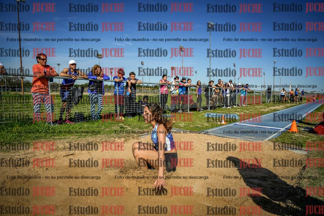 Fotos del salto en largo de mujeres