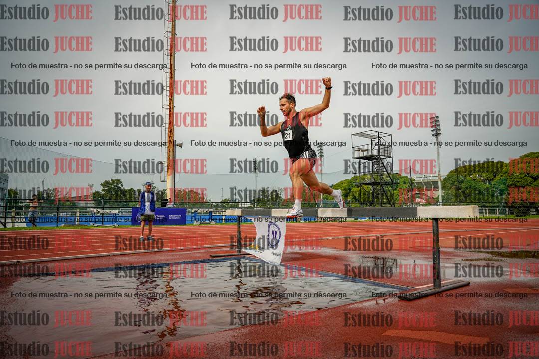 Fotos de los 3000 m con obstáculos de varones