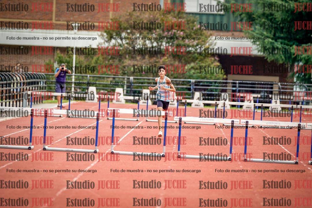 Fotos de los 295 m con vallas de varones