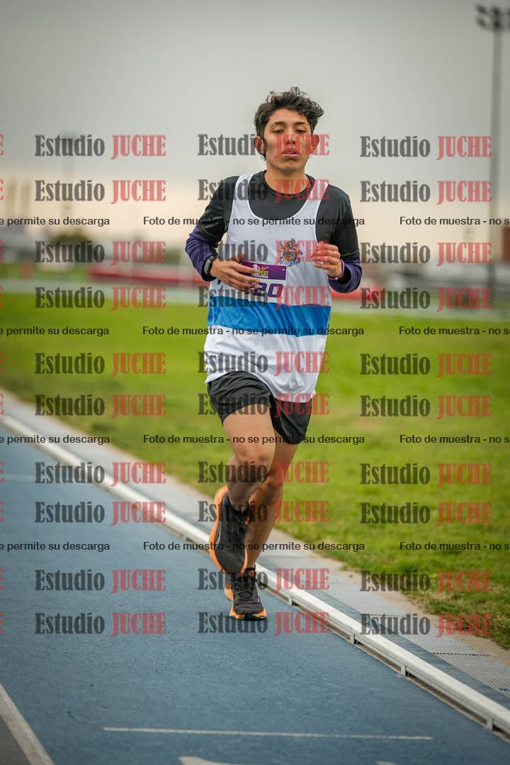 Fotos de los 3000 m llanos de varones - U17 (incluye la marcha atlética)