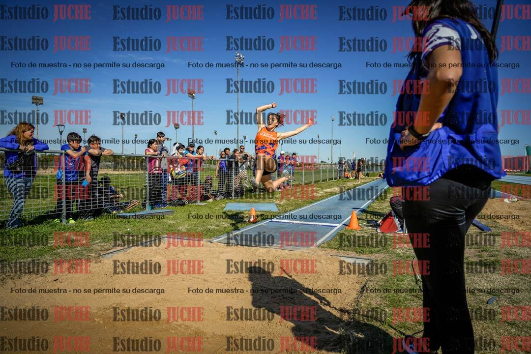 Fotos del salto en largo de mujeres