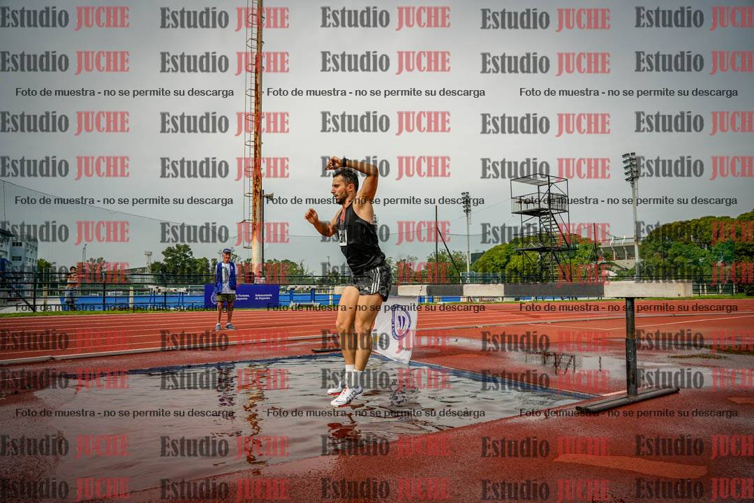 Fotos de los 3000 m con obstáculos de varones